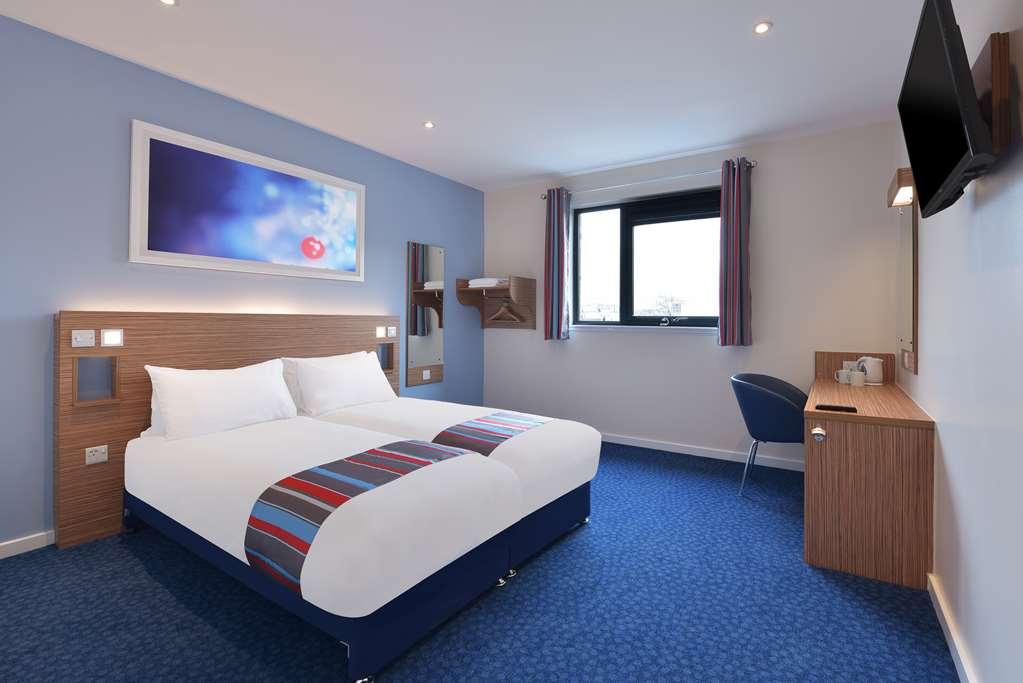 Travelodge Kingston Upon Thames Central London Room photo
